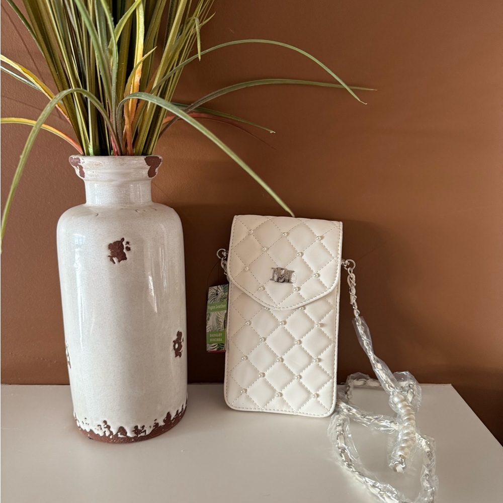 Badgley Mischka Pearls Phone Case with Card Holder – Elegant & Functional ✨📱